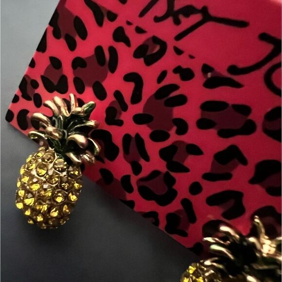 🍍 Betsey Johnson sparkling pineapple studs 🍍 - Picture 3 of 3
